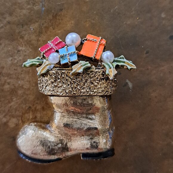 VTG Santa BOOT BROOCH TOY sack bronze detailed cuff Holiday jewelry coat pin - Picture 3 of 5
